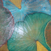 Lade das Bild in den Galerie-Viewer, Grünes und goldenes Gemälde mit Lotusblättern
